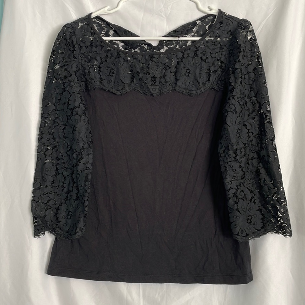 Slight Puffy Shoulder Laced Top